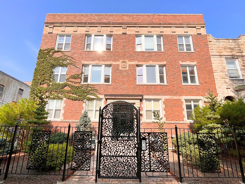 1st image of 4240-42 S Calumet Ave #1N