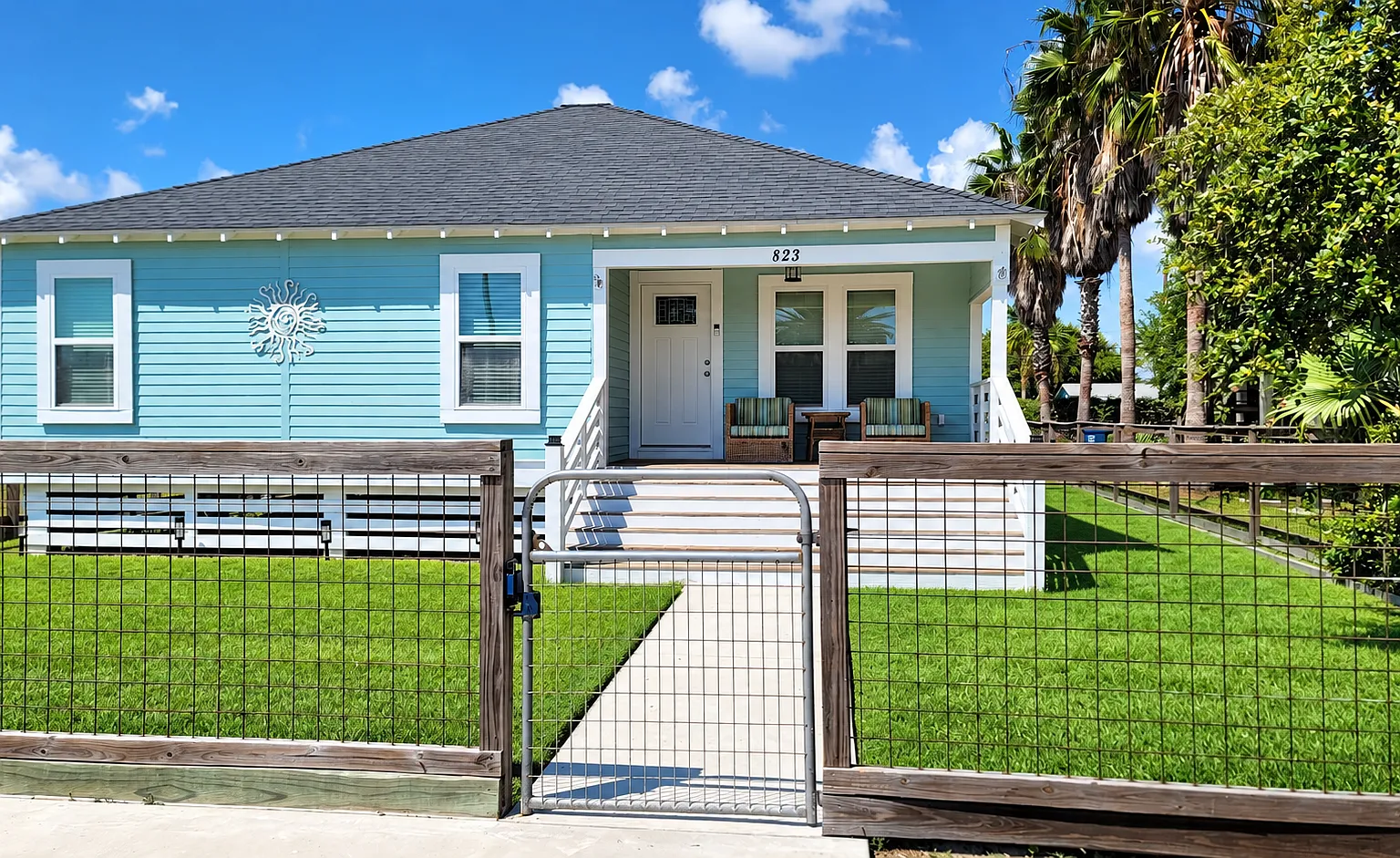 823 S Live Oak St — Photo 1