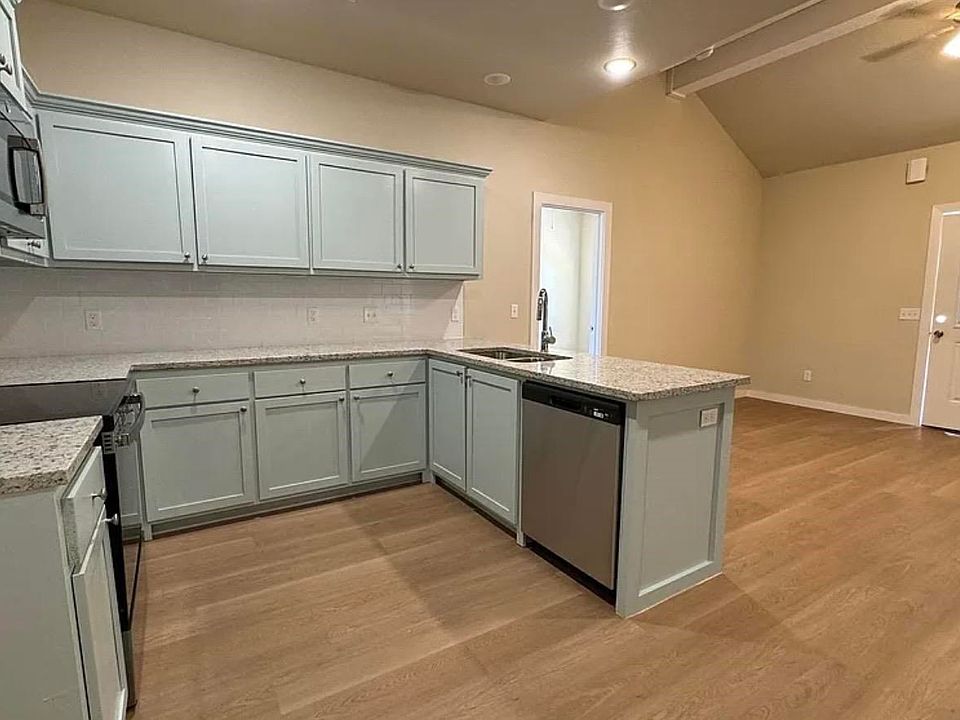2nd image of 609 W Virginia Ave