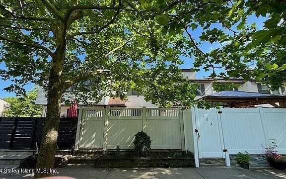 4th image of 20 Bunnell Ct #A