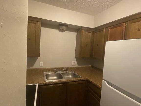 4th image of 211 S Main St APT 4