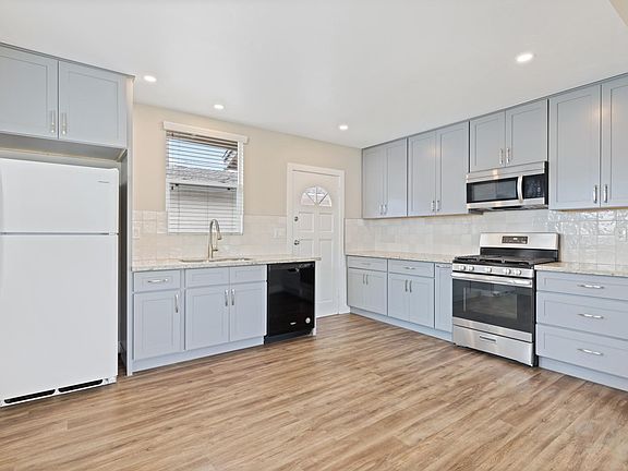 5th image of 14461 Wilson St