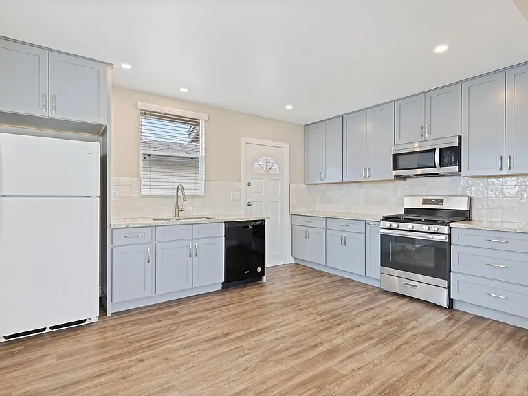 14461 Wilson St — Photo 5