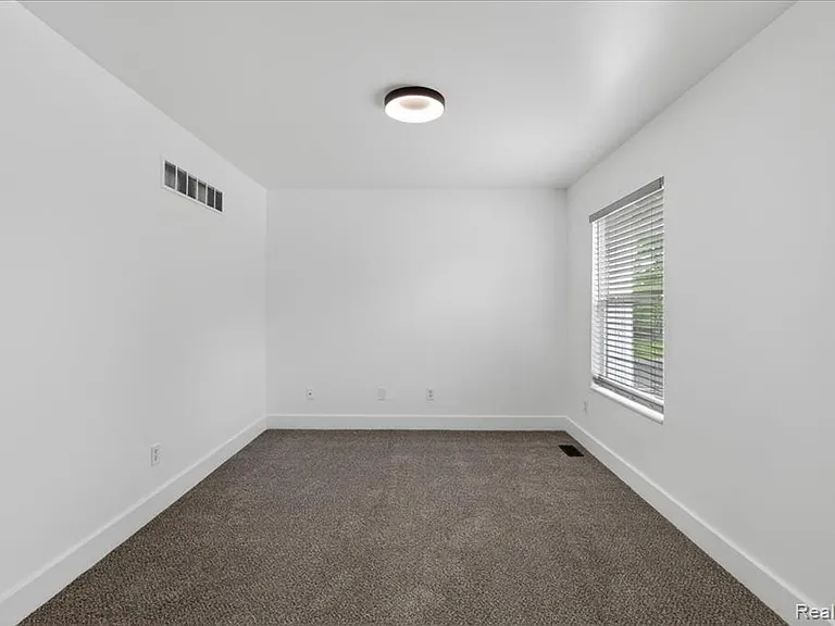 48 Broadway St #D — Photo 30