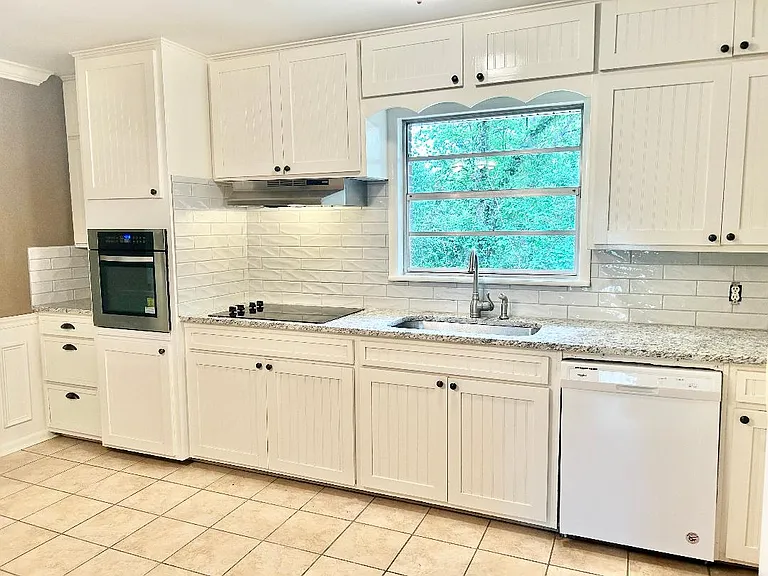 1229 Frances St — Photo 7