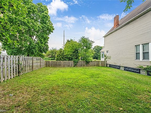 4th image of 2256 E 85th St