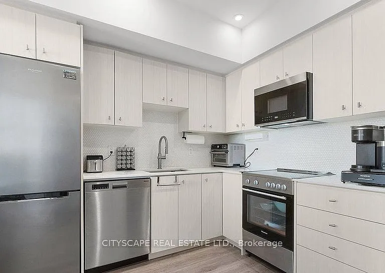 5 Wellington St S #814 — Photo 13