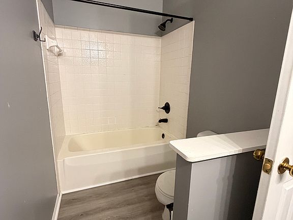 5th image of 4082 E Village Dr #4082