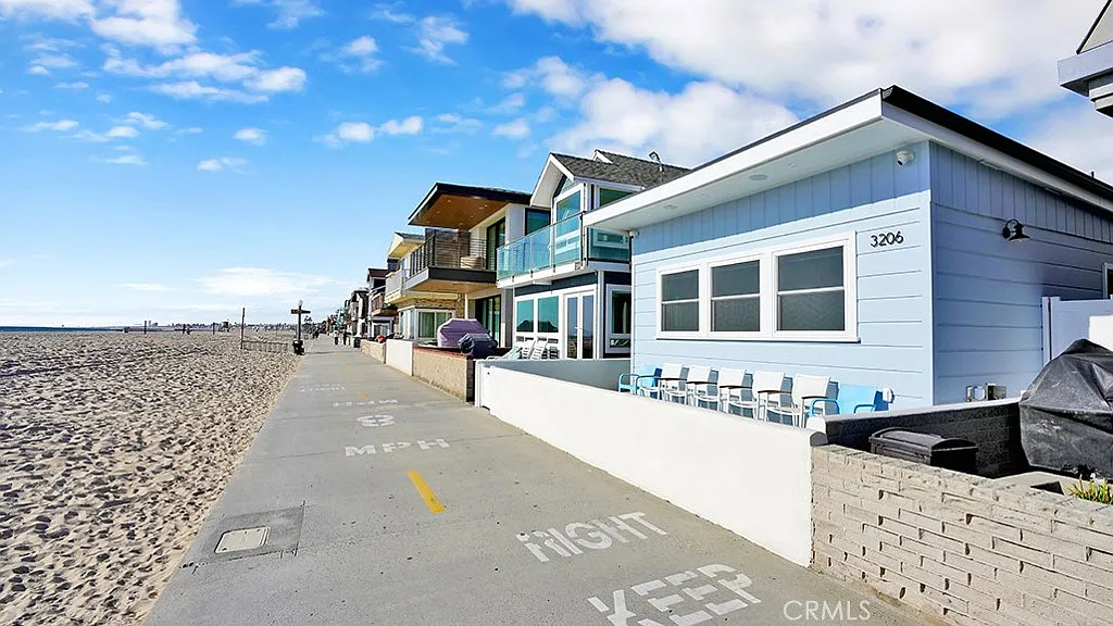 Building Photo - 3206 W Oceanfront