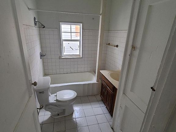 5th image of 920 N Parker Ave