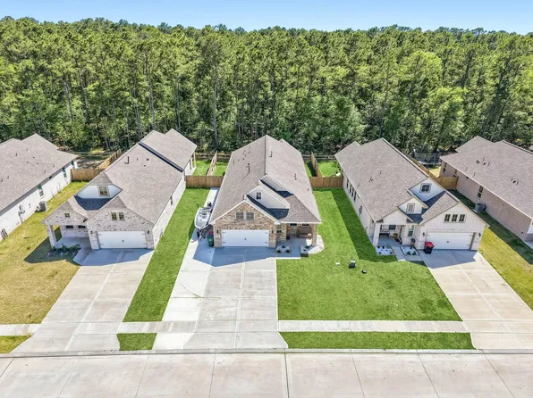 513 Little Spring Ct, Anahuac, TX 77514