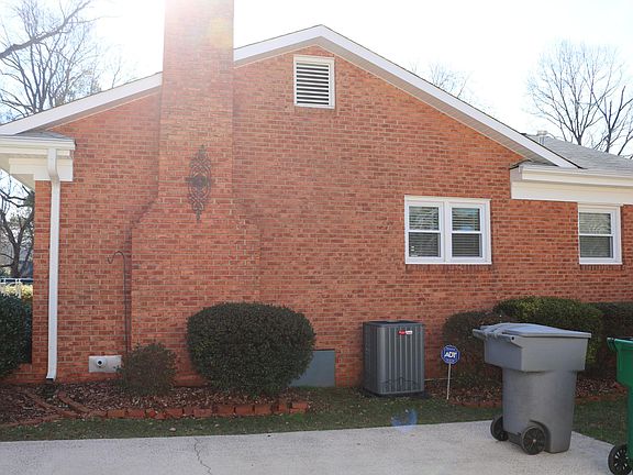 4th image of 1031 Roanoke Ave