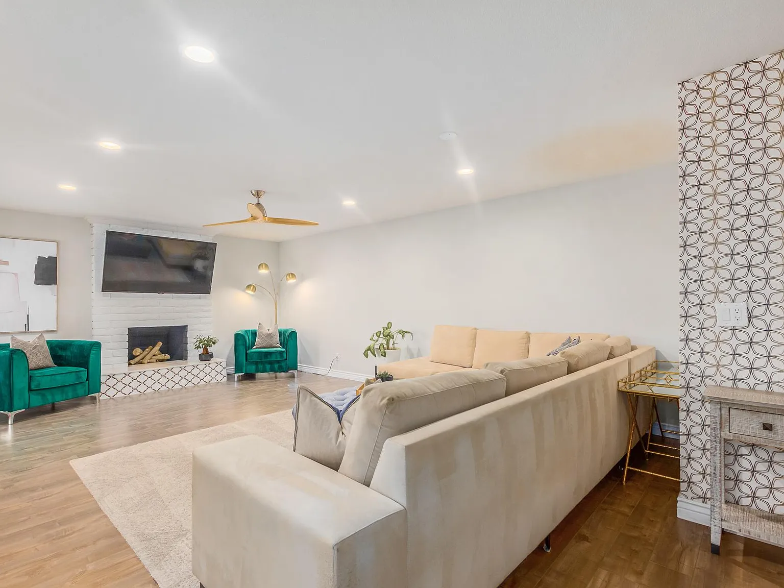 806 N Stewart Cir — Photo 3
