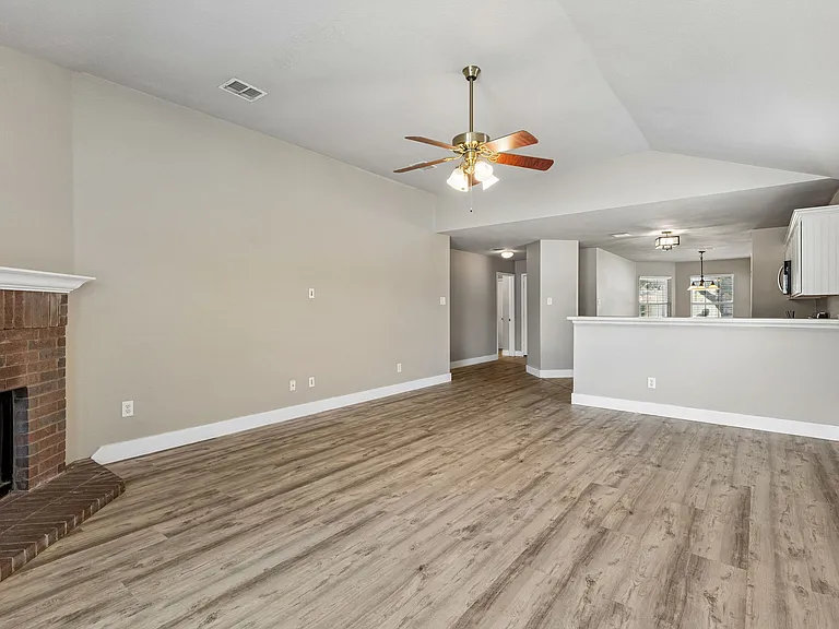 246 Pine Crest Dr — Photo 3