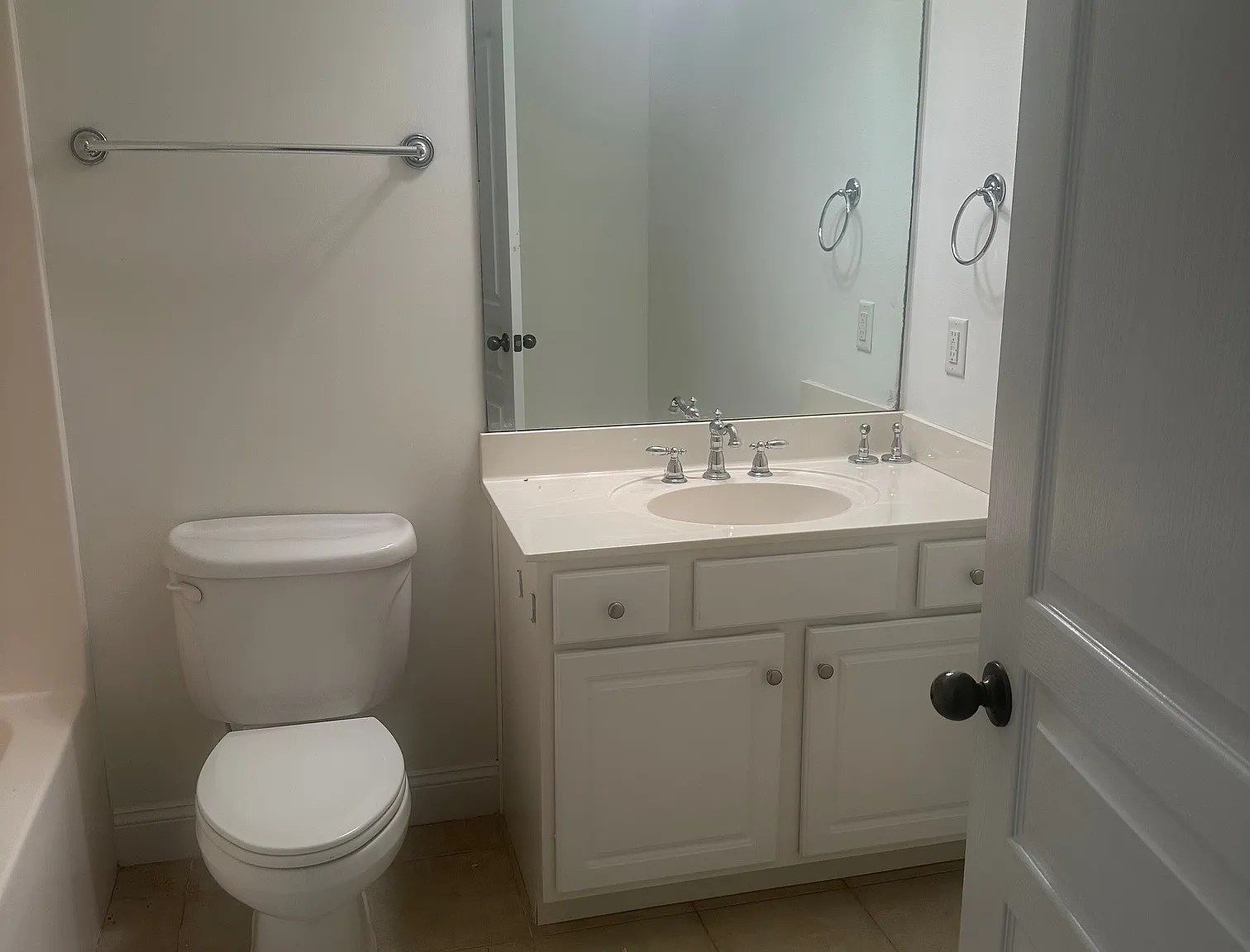 5 bed, 3314 sqft, $2,600 — Photo 2
