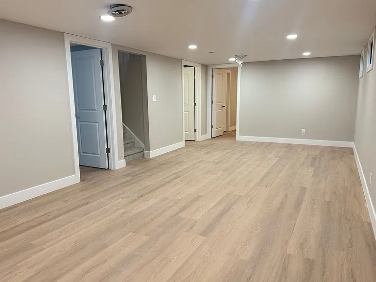 3033 Dickens Ave — Photo 11