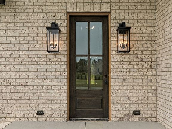 3rd image of 375 Chestnut Oak Ave