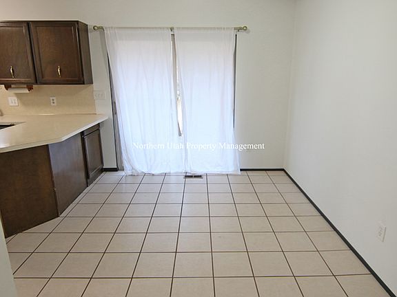 4 Dining Area_12132023
