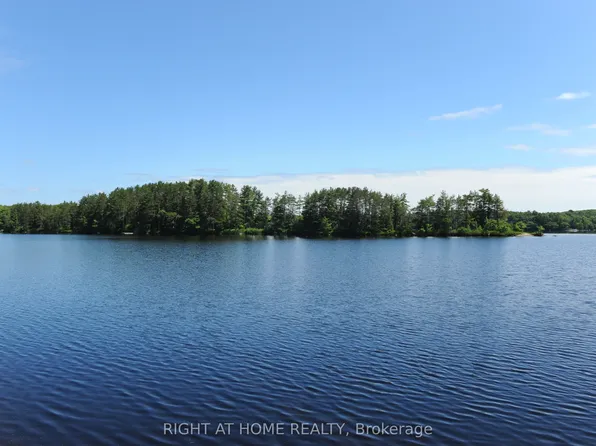 22 Hawkins Point Rd, Georgian Bay, ON P0C 1H0