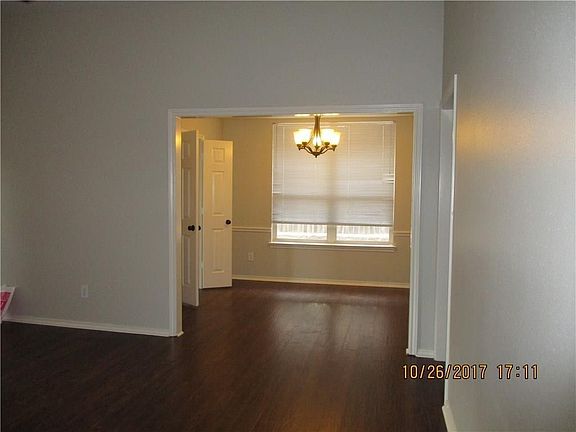 3rd image of 2403 Elliott Ave