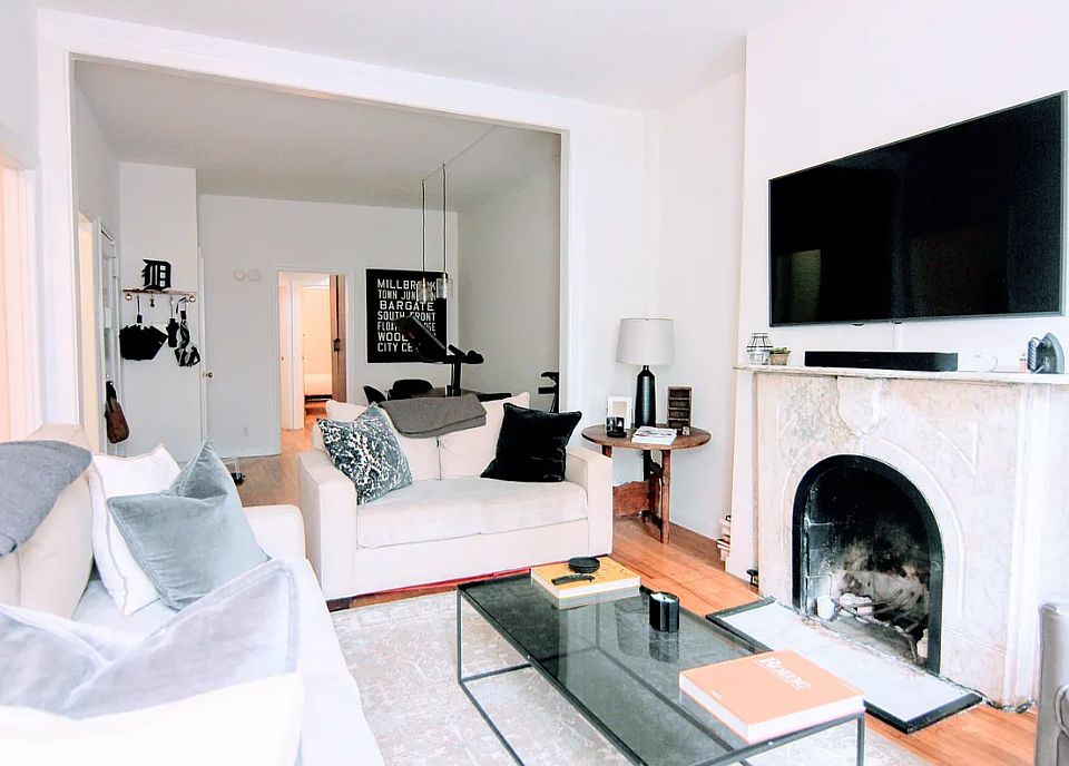 1st image of 874 Lexington Ave #3