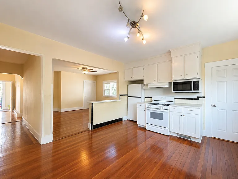 20 Main St #1 — Photo 16