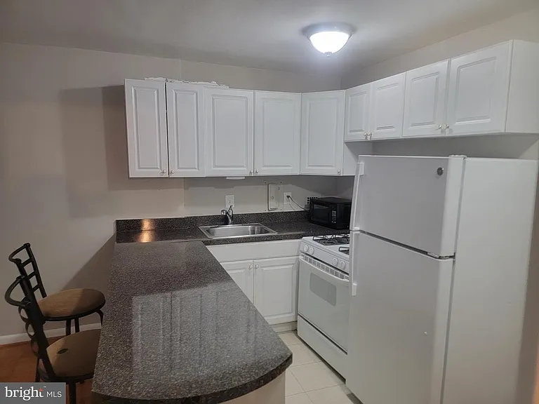 922 24th St NW — Photo 5