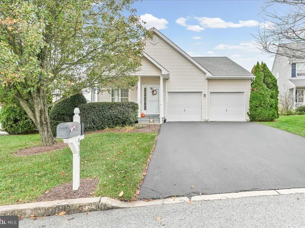 453 E Glenview Dr, West Grove, PA 19390