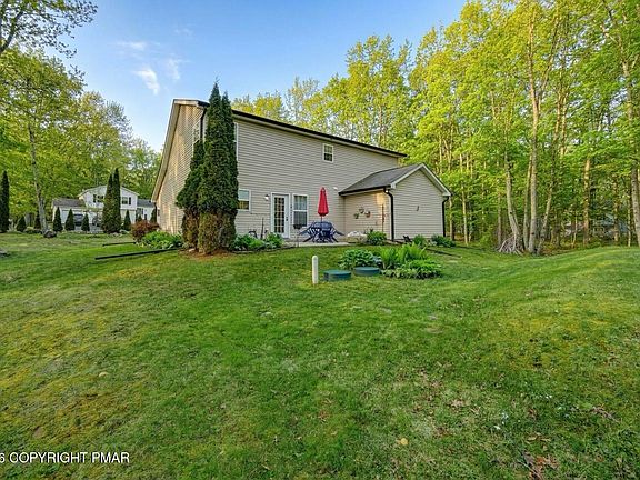 5th image of 135 Acorn Ln