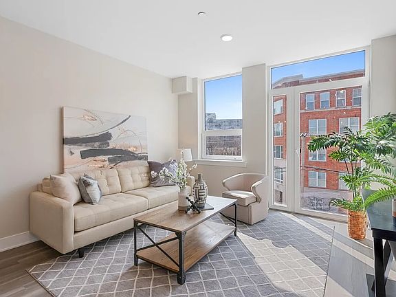 3rd image of 880 Lee St #4b130880e