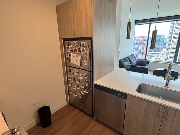 5th image of 344 N Canal St #2501