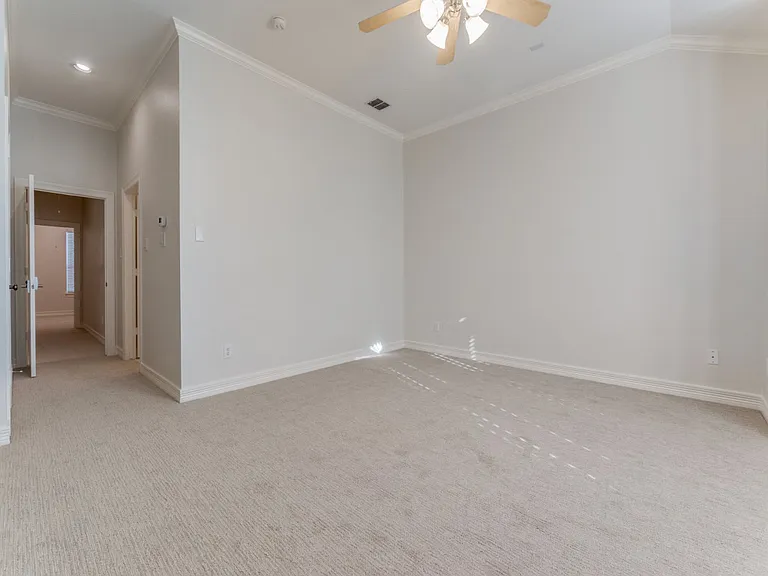 2412 Worthington St — Photo 9