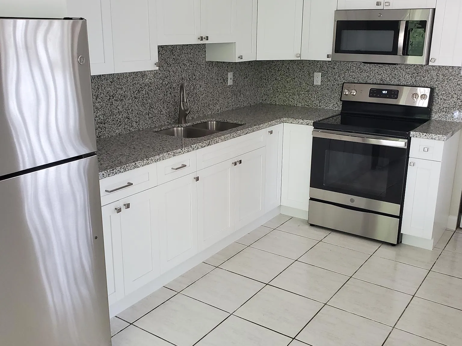 3 bed, 1100 sqft, $3,200 — Photo 4