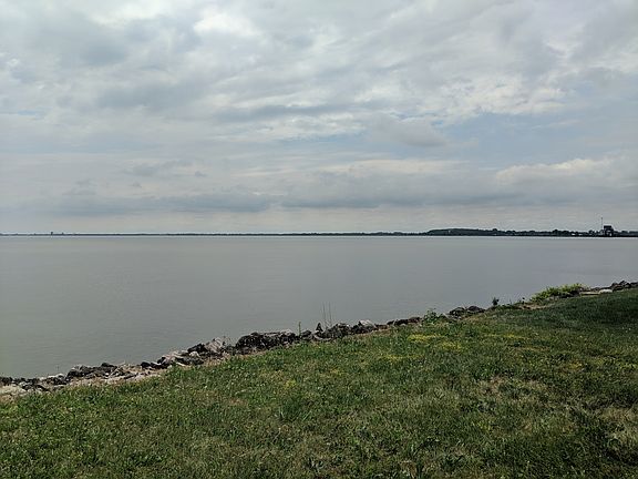 3rd image of 2825 S Waterside Ct