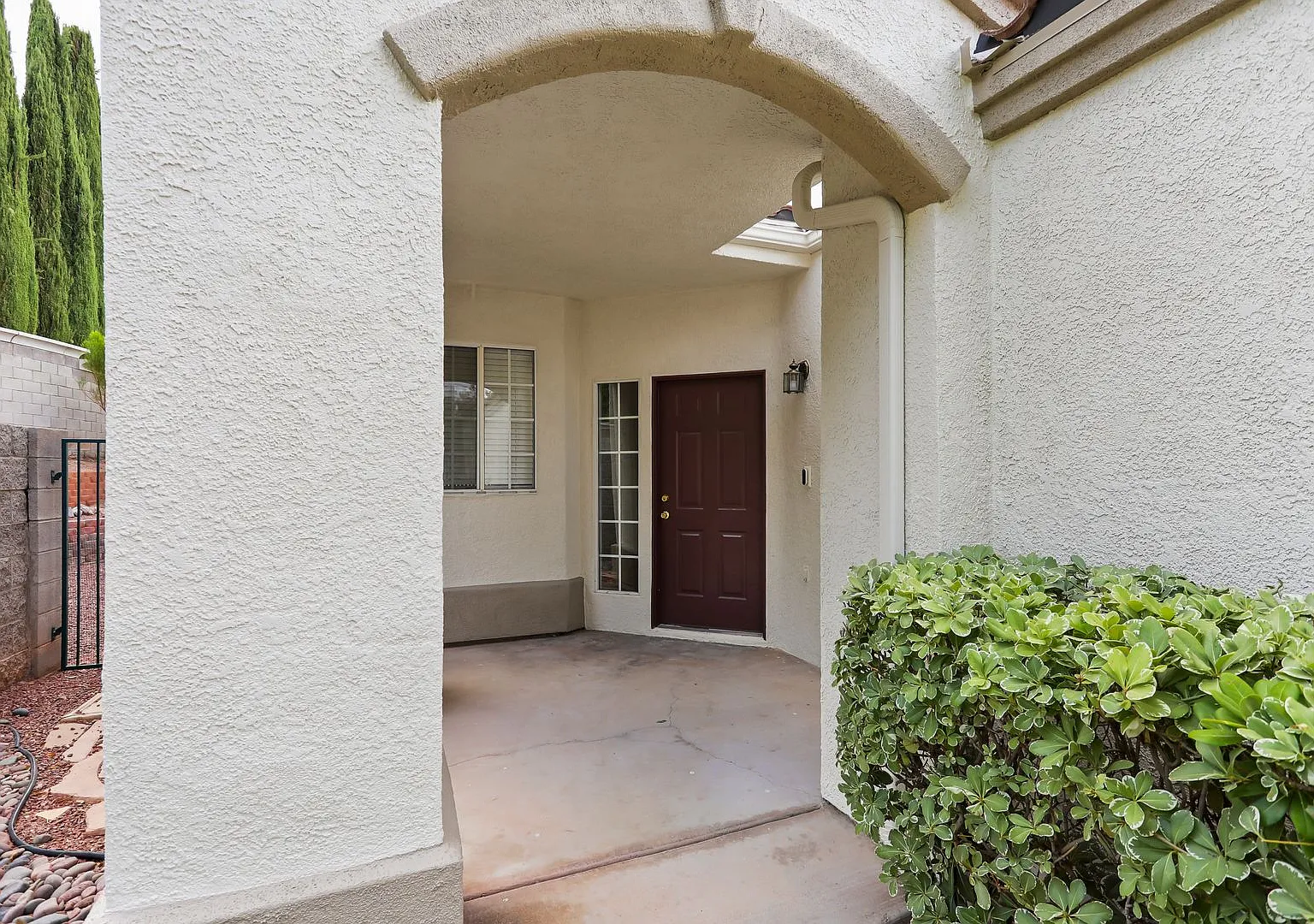Beautiful 2 Bedroom Townhome In the Desirable Gated Terraces Of Seven Hills — Photo 4