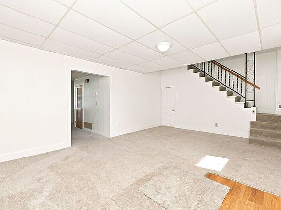 4th image of 121 Sara St