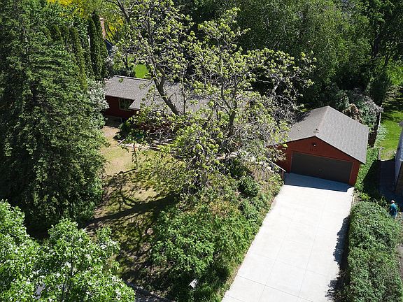 3rd image of 8801 Lakeview Rd