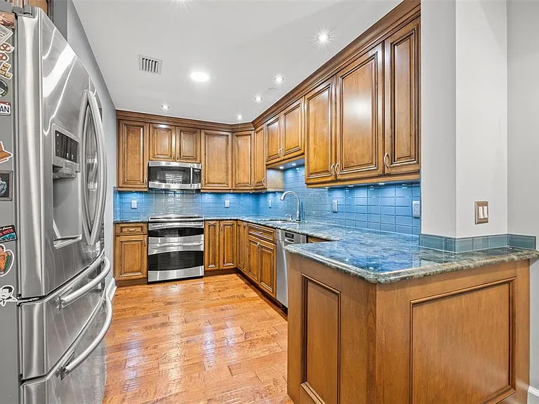 300 Beach Dr NE #305 — Photo 9