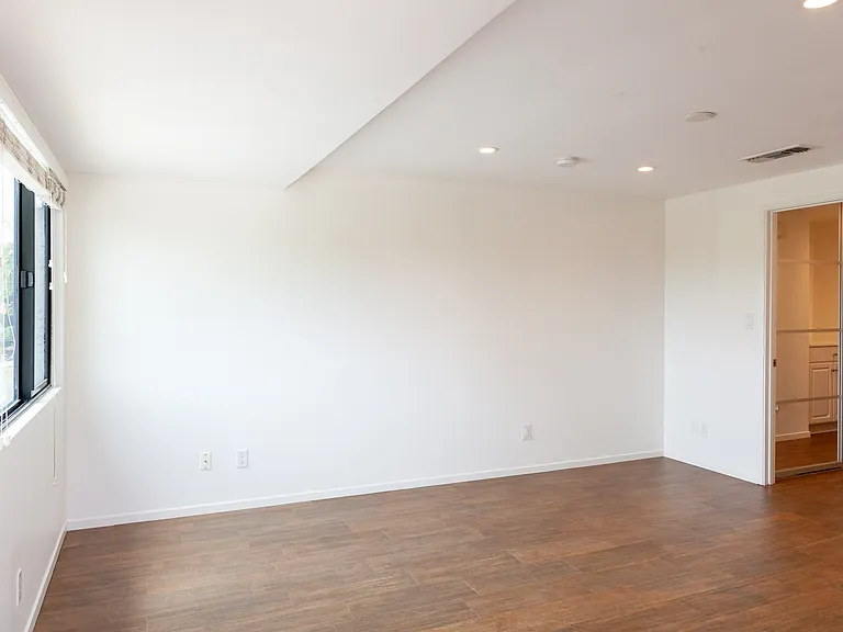 949 Eolus Ave #B — Photo 7