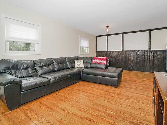 5th image of 49 17th Ave