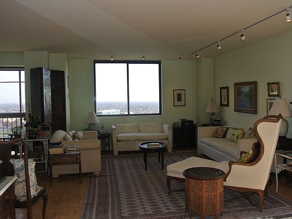 5th image of 27110 Grand Central Pkwy APT 16V