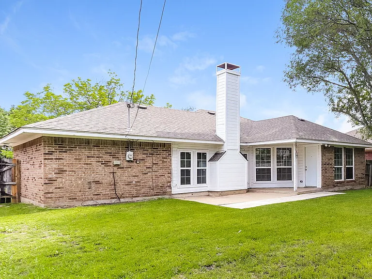 704 Brookhaven Dr — Photo 15