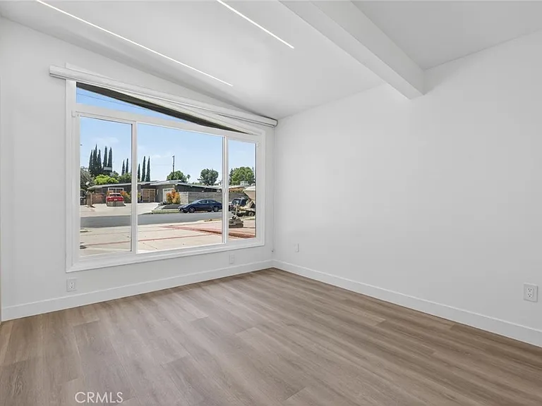 10806 Paso Robles Ave — Photo 21