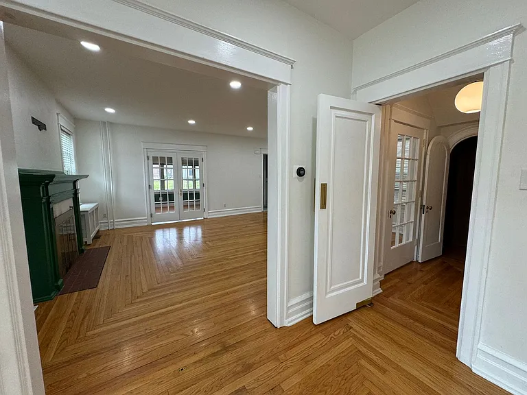 2201 W Gordon St — Photo 27