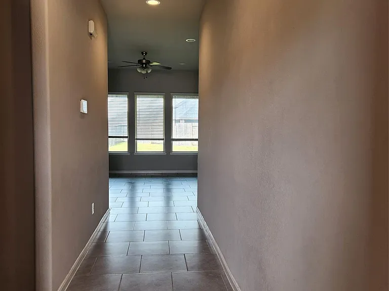 8519 Golden Field Dr — Photo 3