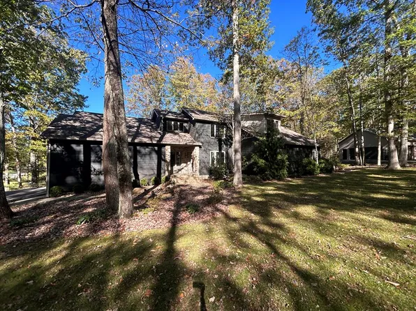 101 Holly Ct, Daniels, WV 25832