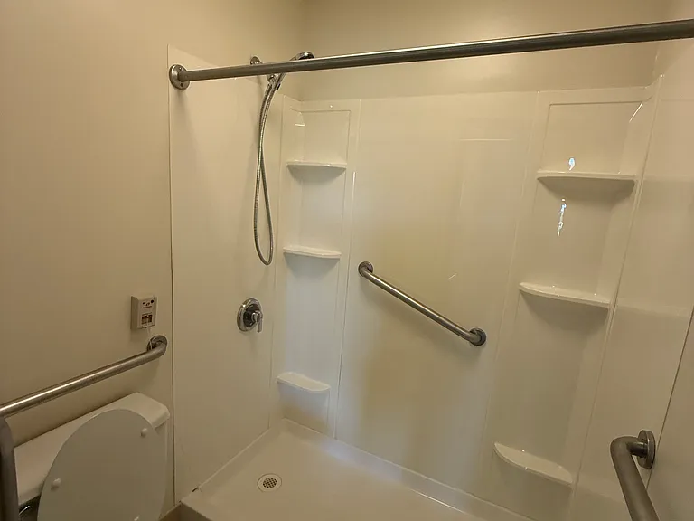Legacy Eastgate Apartments — Photo 2