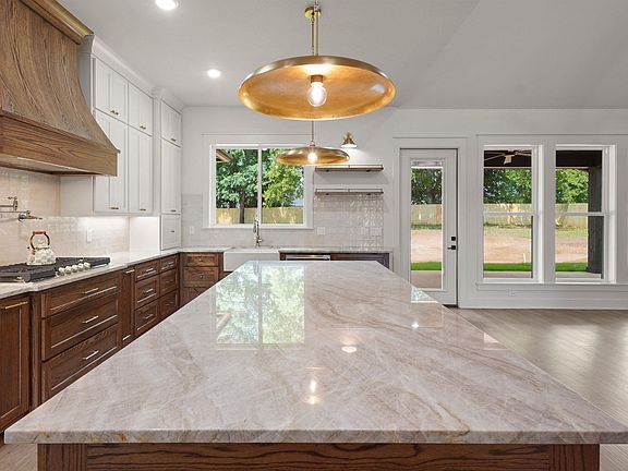3rd image of 20216 Roebuck Dr