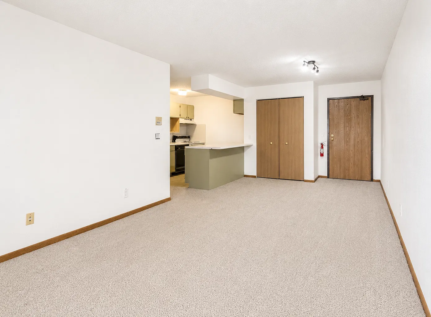 3 bed, 1150 sqft, $1,199 — Photo 4
