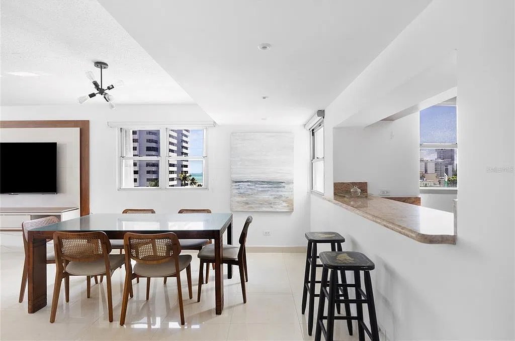 2 bed, 2.0 bath, 1200 sqft, $4,000 — Photo 3